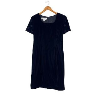 Maggy London Navy Velvet Floral Embroidered Short Sleeve Dress Size 8 Classic‎